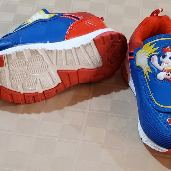 Boy's shoes size 10 - Picture 3 of 6